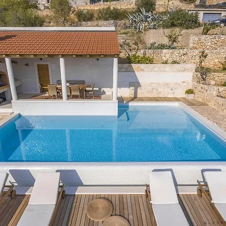 Santa Domenica With Swimming Pool *