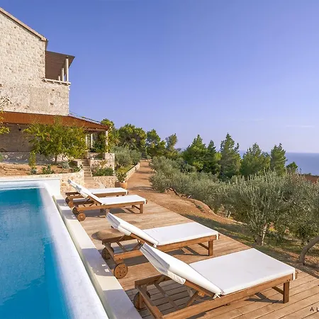 Villa Santa Domenica With Swimming Pool